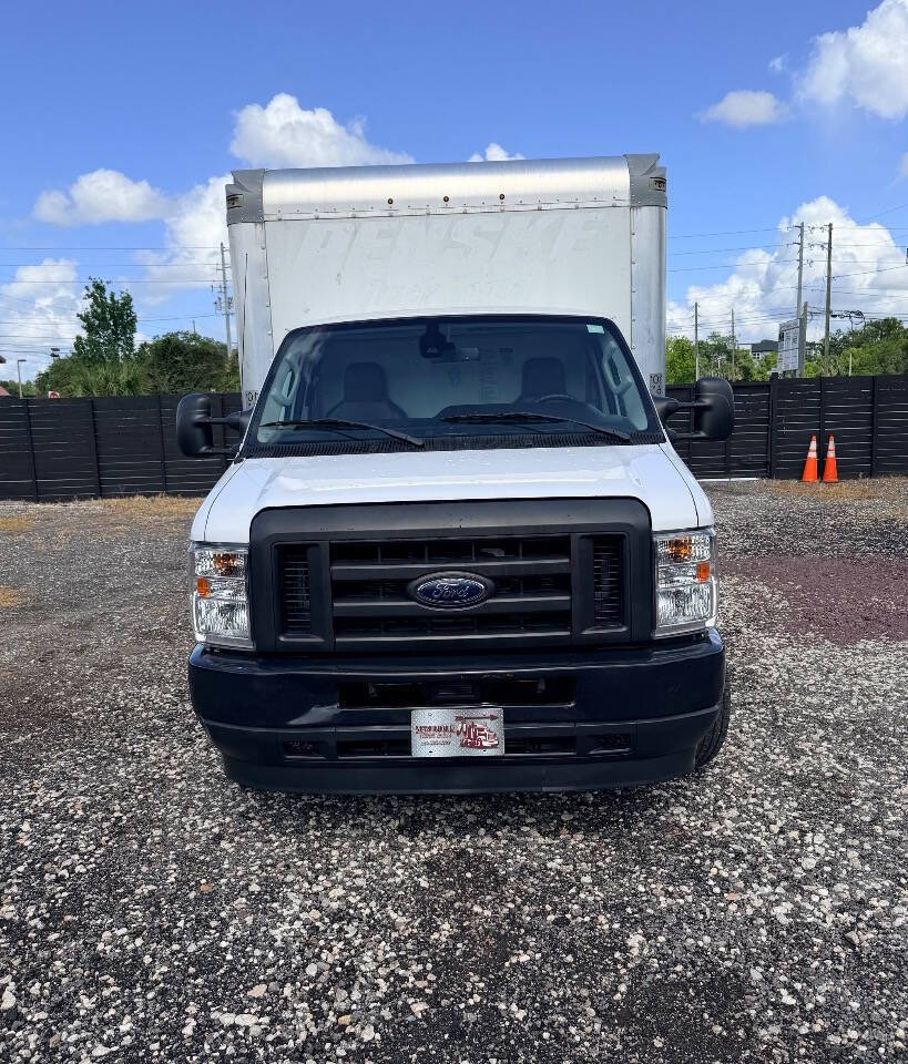 Used 2022 Ford E-350 - photo 6