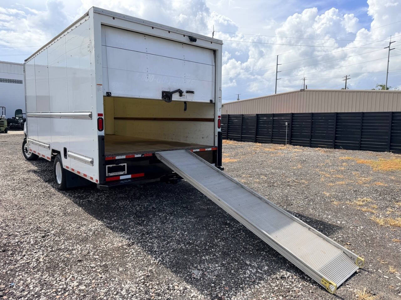 Used 2022 Ford E-350 - photo 9