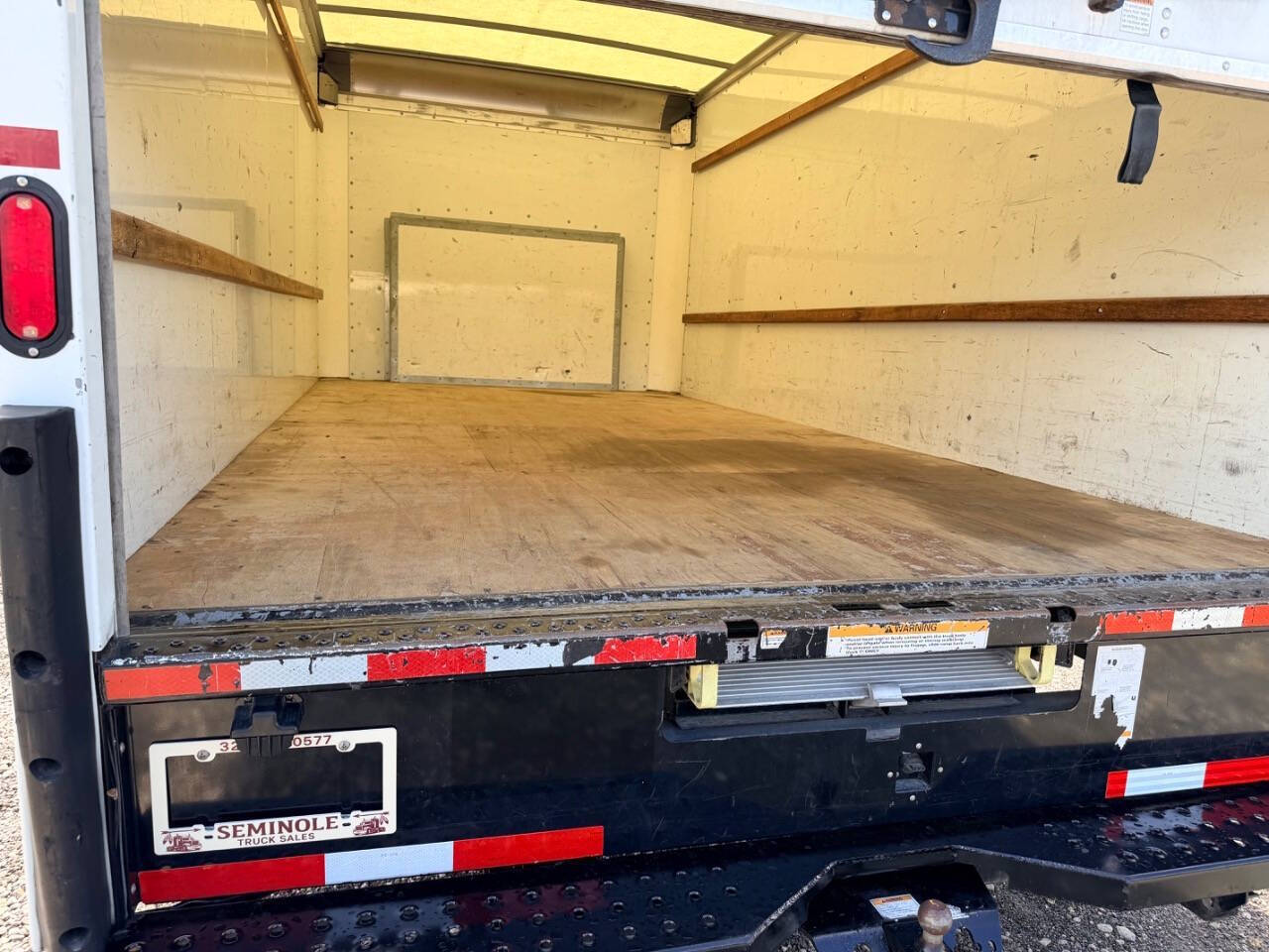 Used 2022 Ford E-350 - photo 10