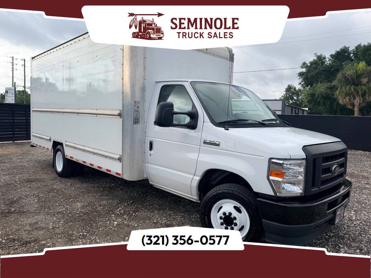Used 2022 Ford E-350 - photo 1