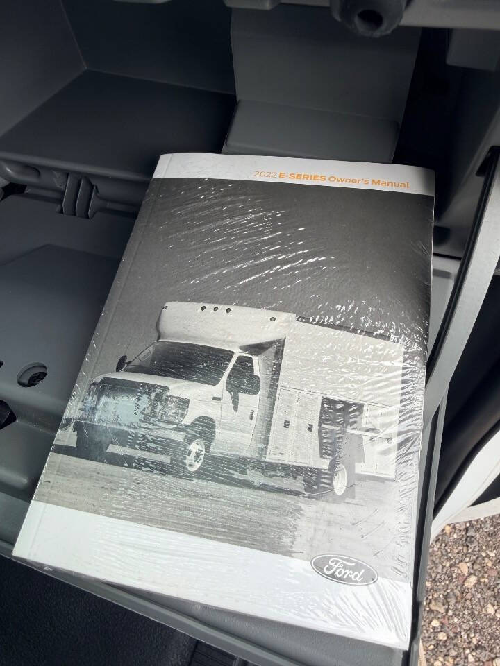 Used 2022 Ford E-350 - photo 20