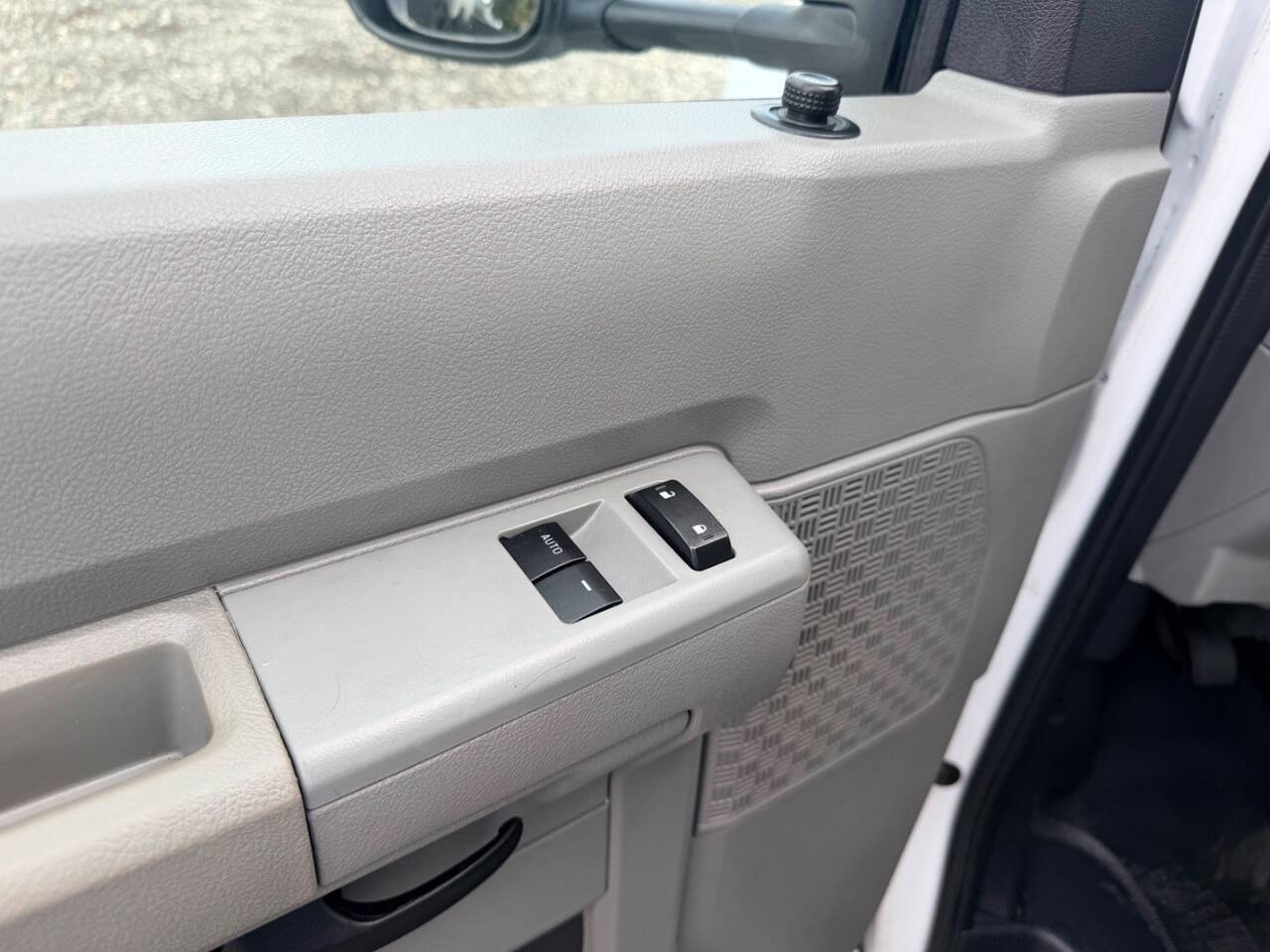 Used 2022 Ford E-350 - photo 22