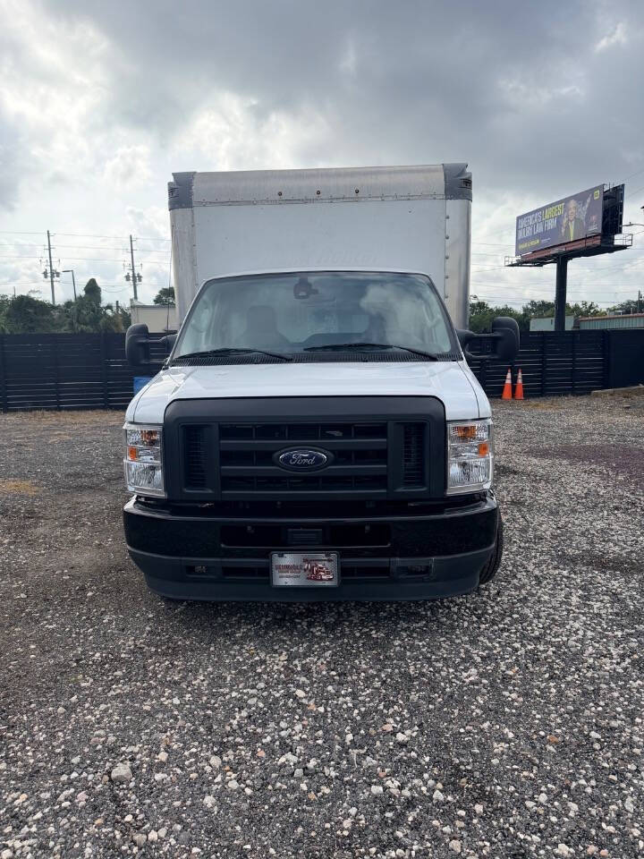 Used 2022 Ford E-350 - photo 5