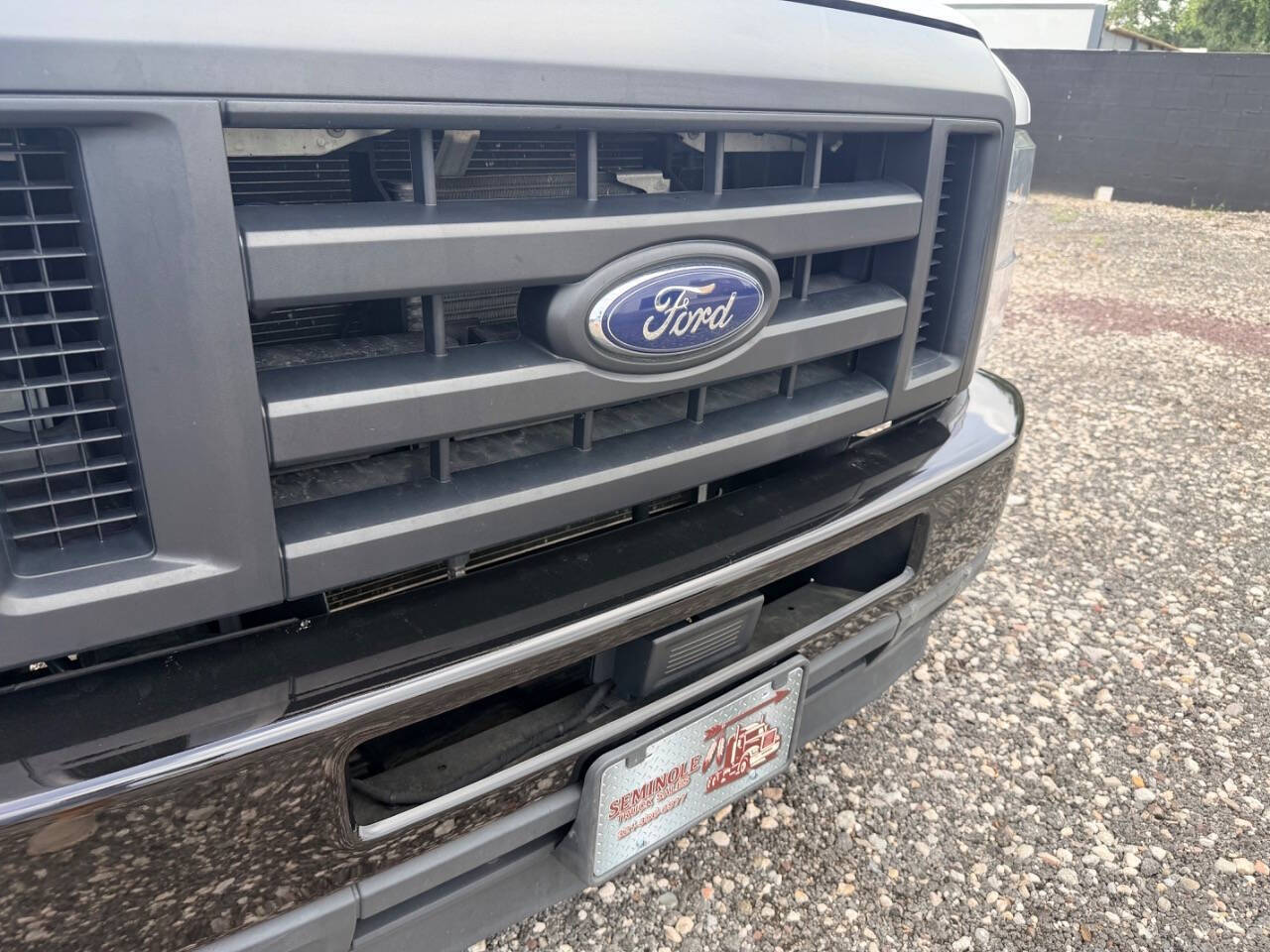 Used 2022 Ford E-350 - photo 7