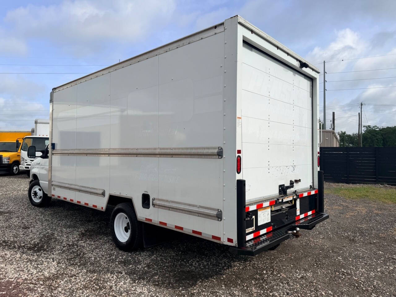 Used 2022 Ford E-350 - photo 9