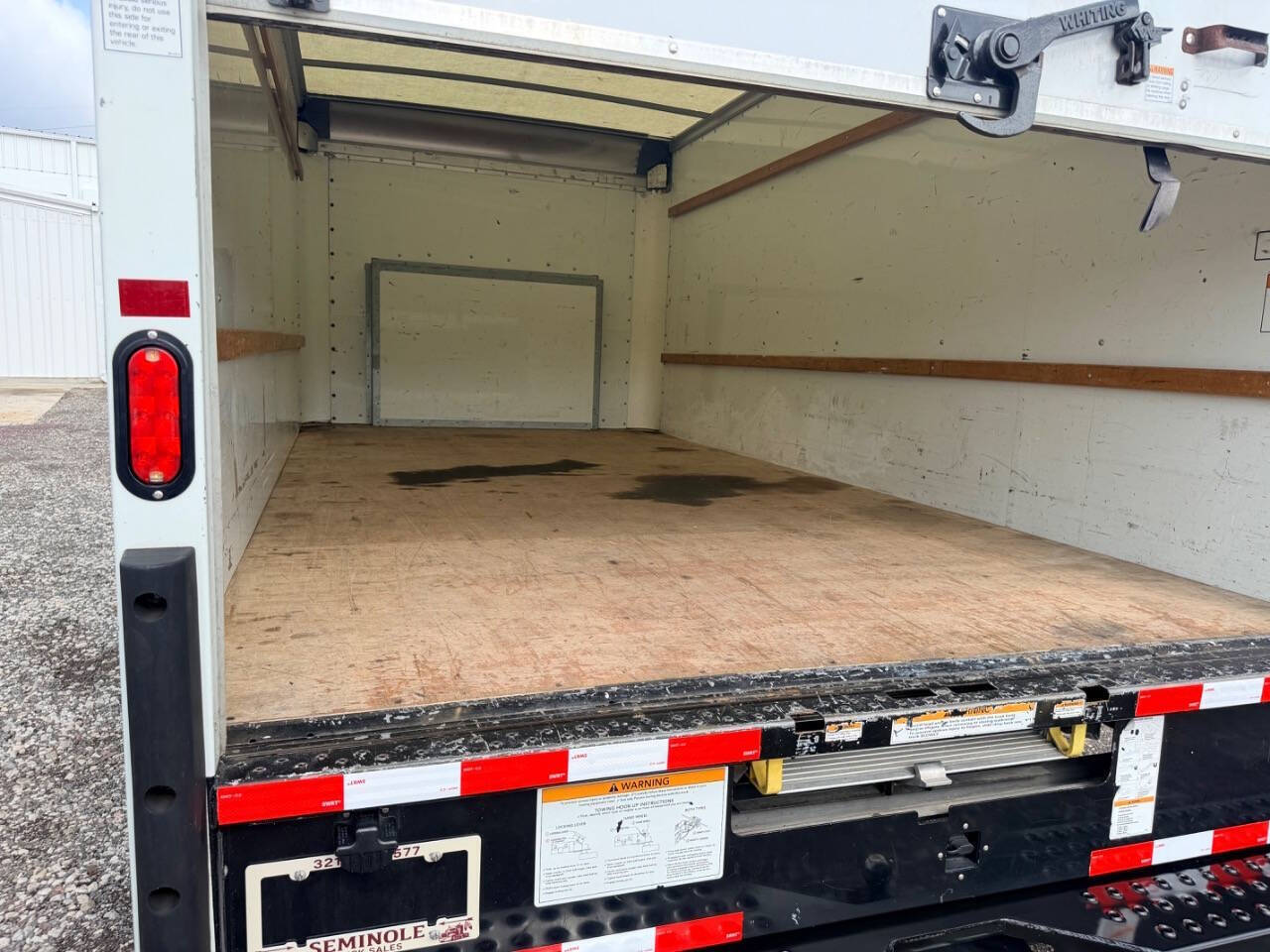 Used 2022 Ford E-350 - photo 10