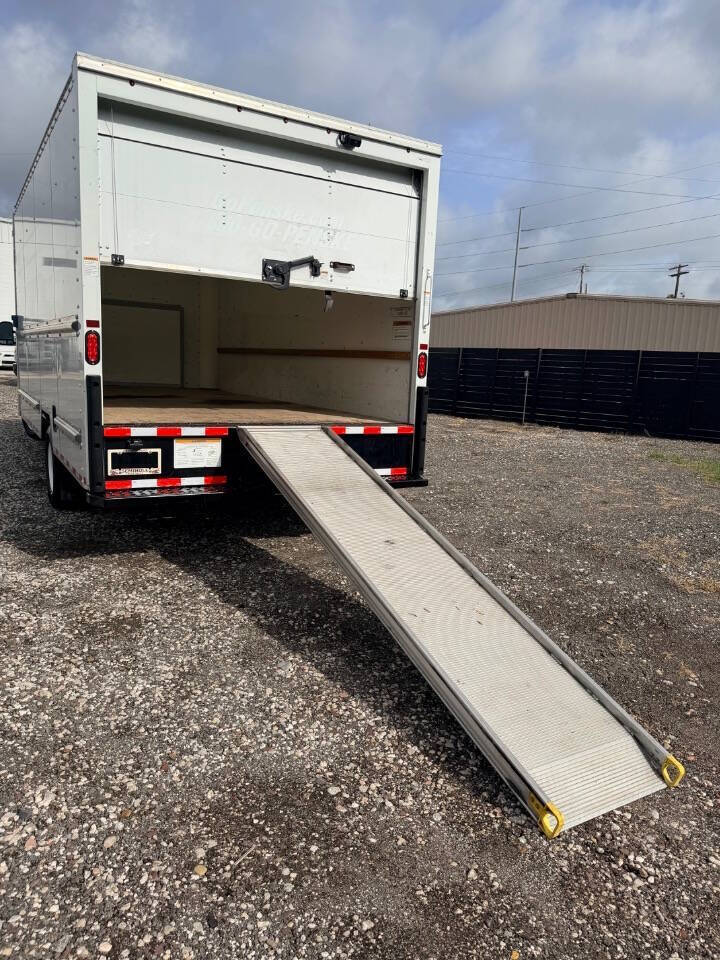 Used 2022 Ford E-350 - photo 11