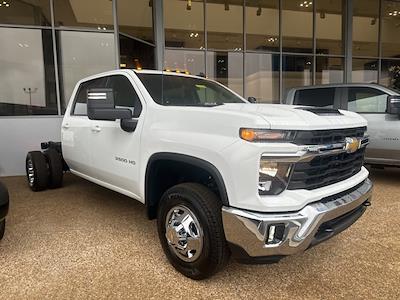 2026 Chevrolet Silverado 3500 Crew Cab 4WD Cab Chassis for sale #6C2315 - photo 1