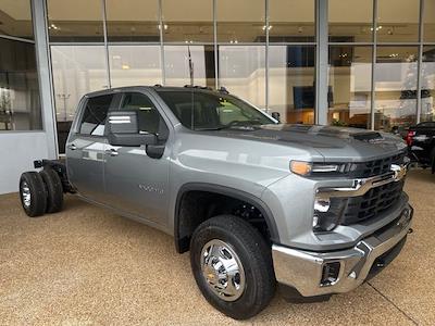 New 2026 Chevrolet Silverado 3500 Crew Cab Cab Chassis for sale #6C3178 - photo 1