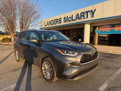 Used 2024 Toyota Highlander - photo 1