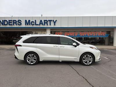 Used 2021 Toyota Sienna - photo 1