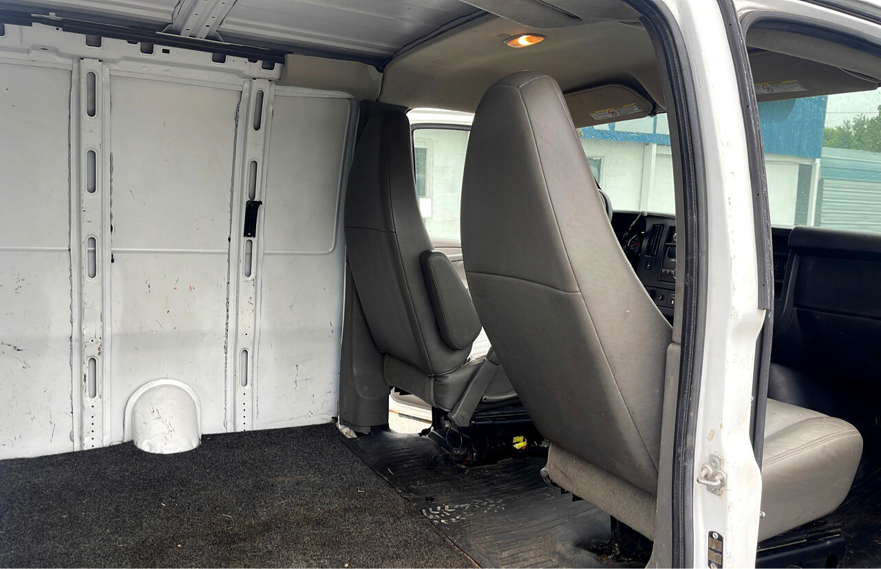 Used 2014 Chevrolet Express 2500 - photo 9
