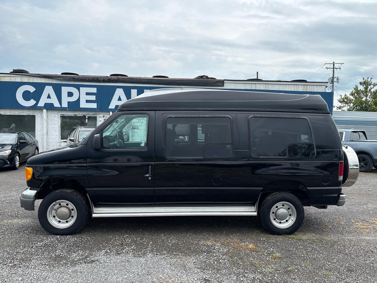 Used 2004 Ford E-250 - photo 2