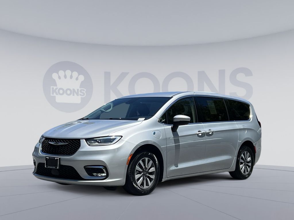 Used 2023 Chrysler Pacifica - photo 1