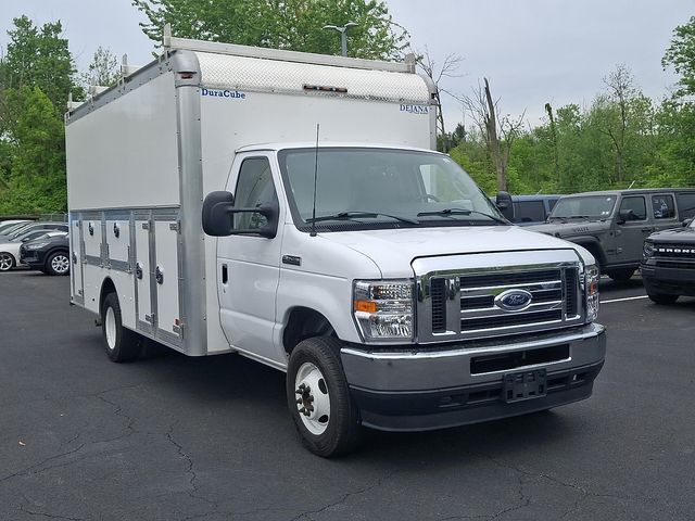 Used 2023 Ford E-450 - photo 2