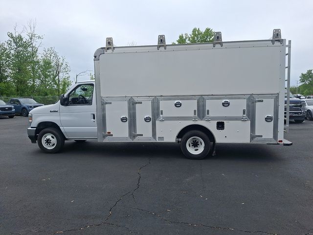 Used 2023 Ford E-450 - photo 1