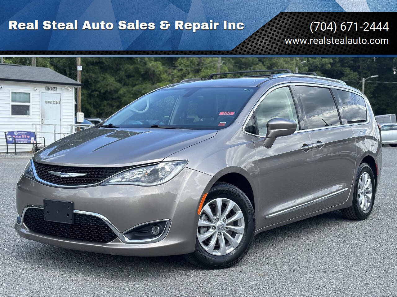 Used 2018 Chrysler Pacifica - photo 1