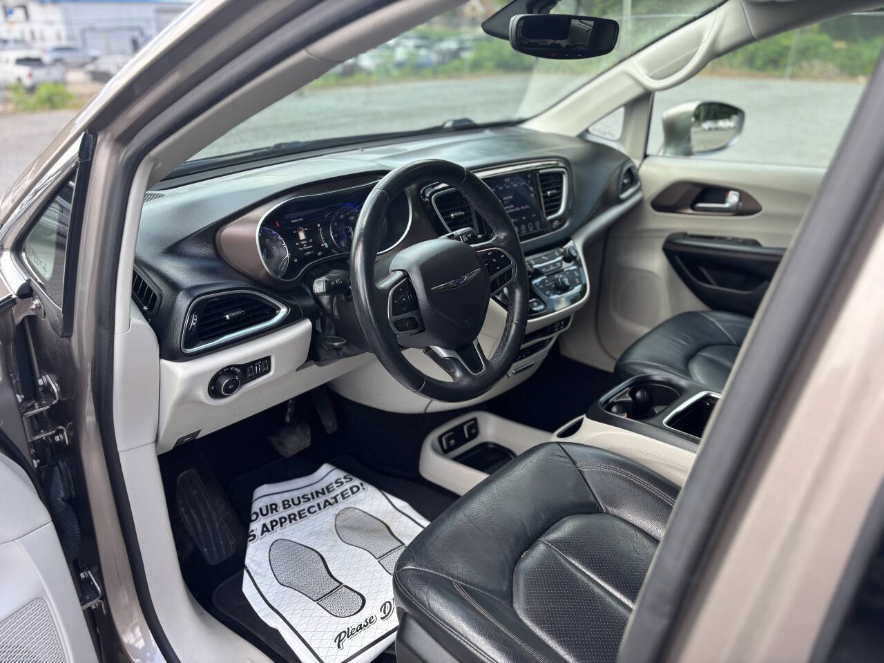 Used 2018 Chrysler Pacifica - photo 12