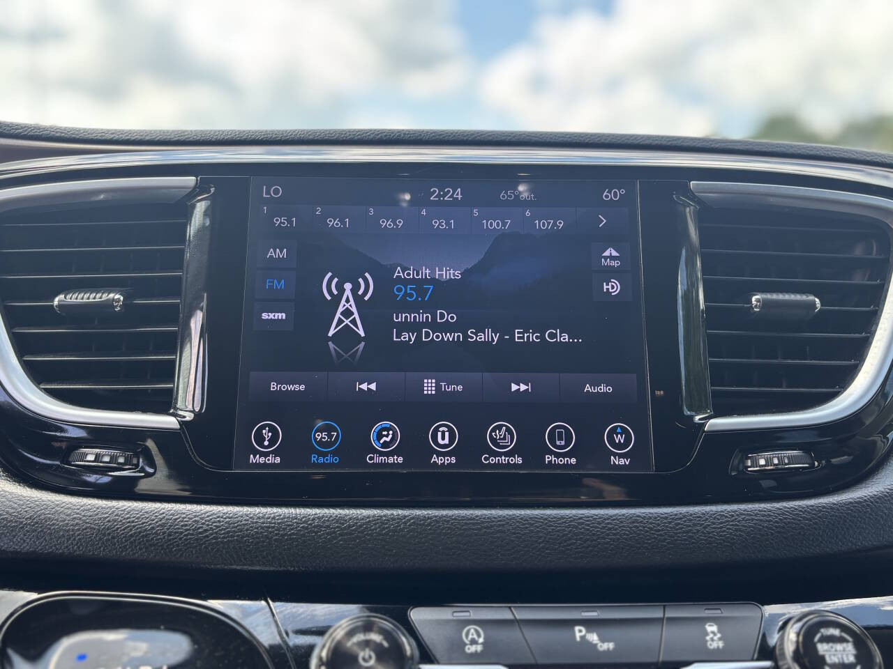 Used 2018 Chrysler Pacifica - photo 16