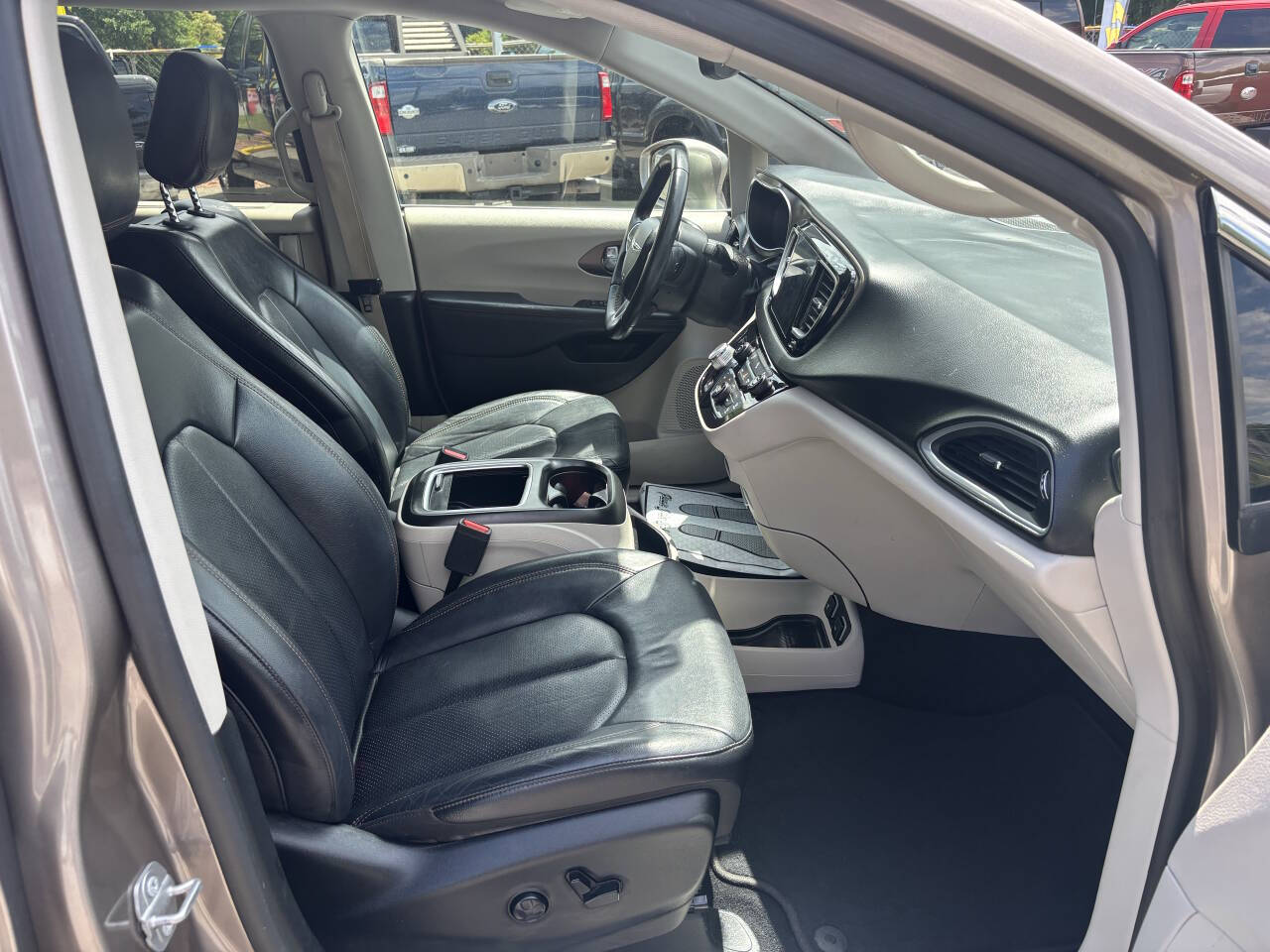 Used 2018 Chrysler Pacifica - photo 22