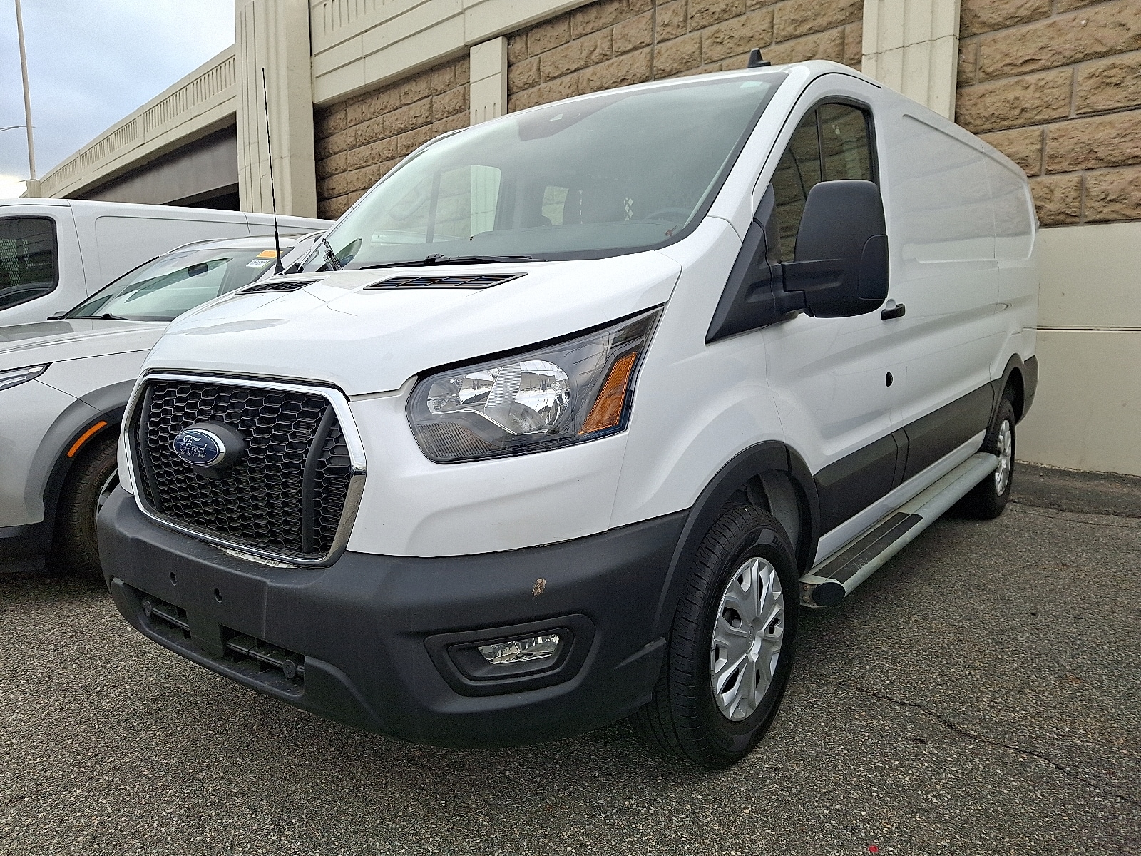 Used 2024 Ford Transit 250 - photo 2