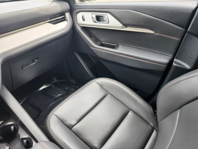 Used 2025 Ford Explorer - photo 16