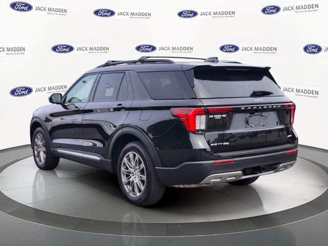 Used 2025 Ford Explorer - photo 2