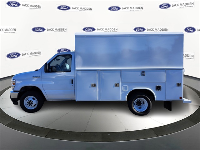 New 2026 Ford E-350 - photo 6