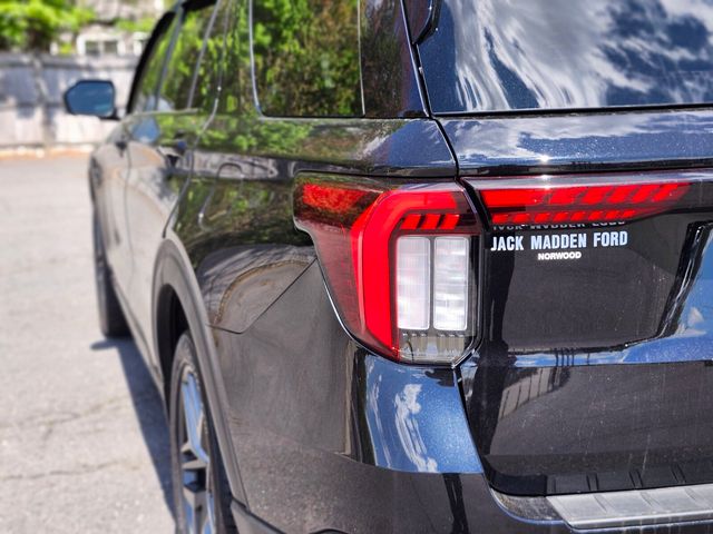Used 2025 Ford Explorer - photo 10