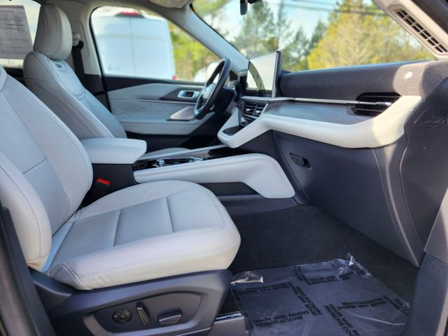 Used 2025 Ford Explorer - photo 13