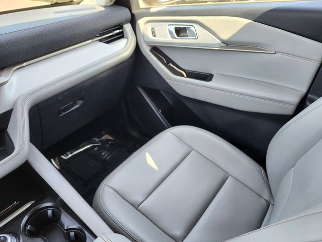 Used 2025 Ford Explorer - photo 17