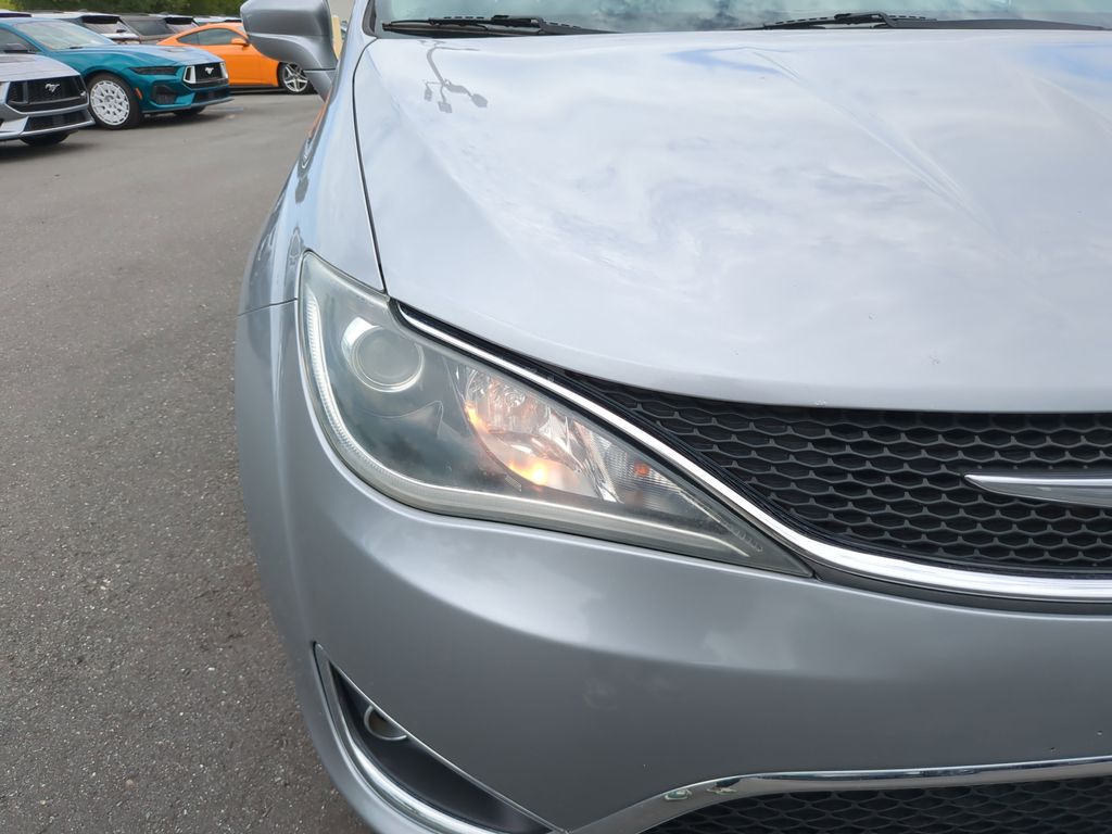 Used 2018 Chrysler Pacifica - photo 11