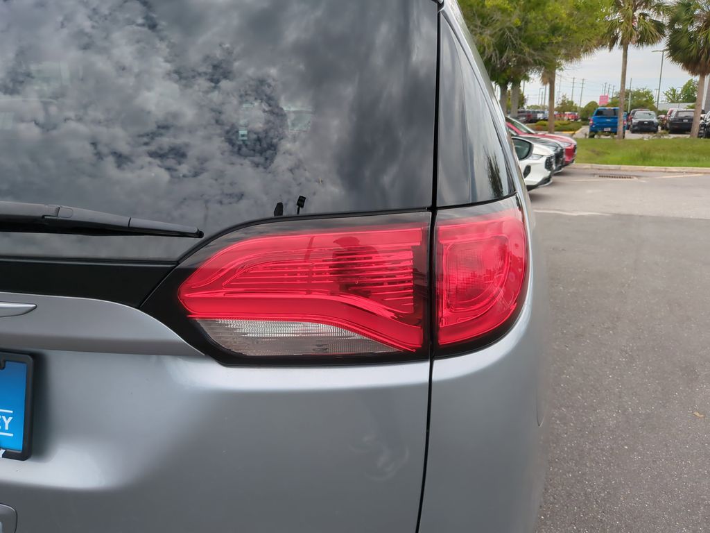 Used 2018 Chrysler Pacifica - photo 12
