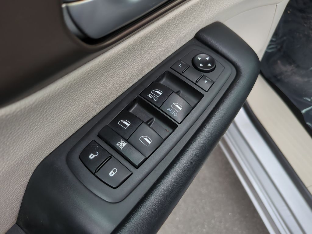 Used 2018 Chrysler Pacifica - photo 22