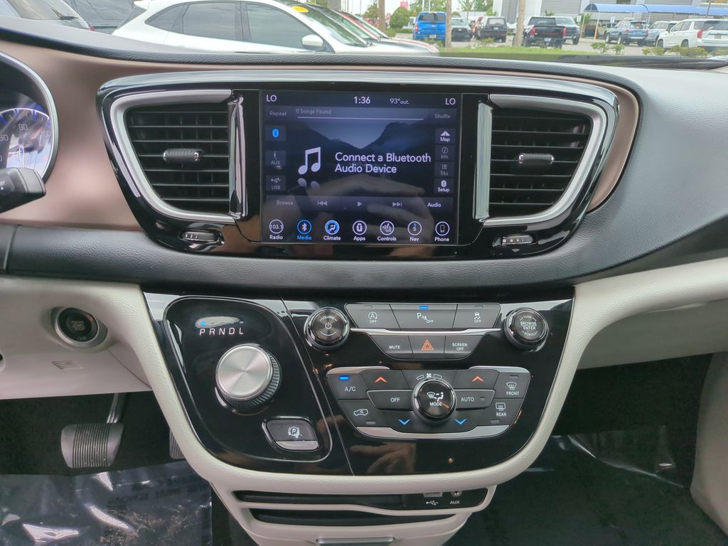 Used 2018 Chrysler Pacifica - photo 25