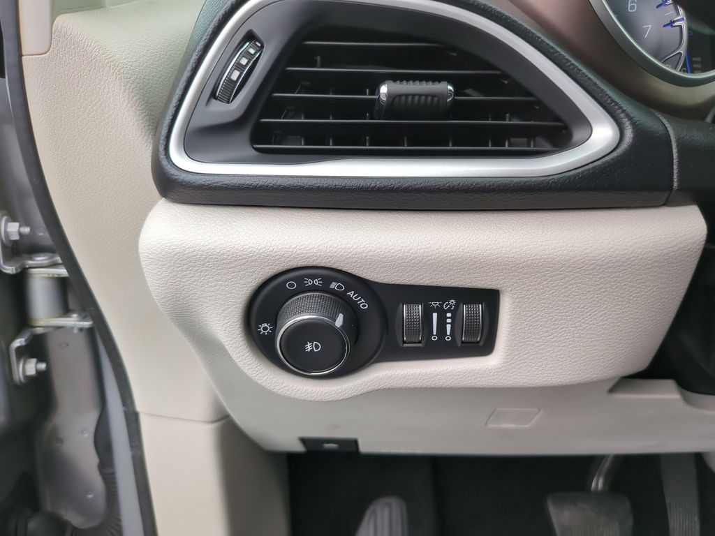 Used 2018 Chrysler Pacifica - photo 30