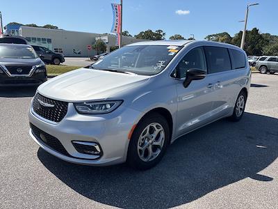 Used 2024 Chrysler Pacifica - photo 1