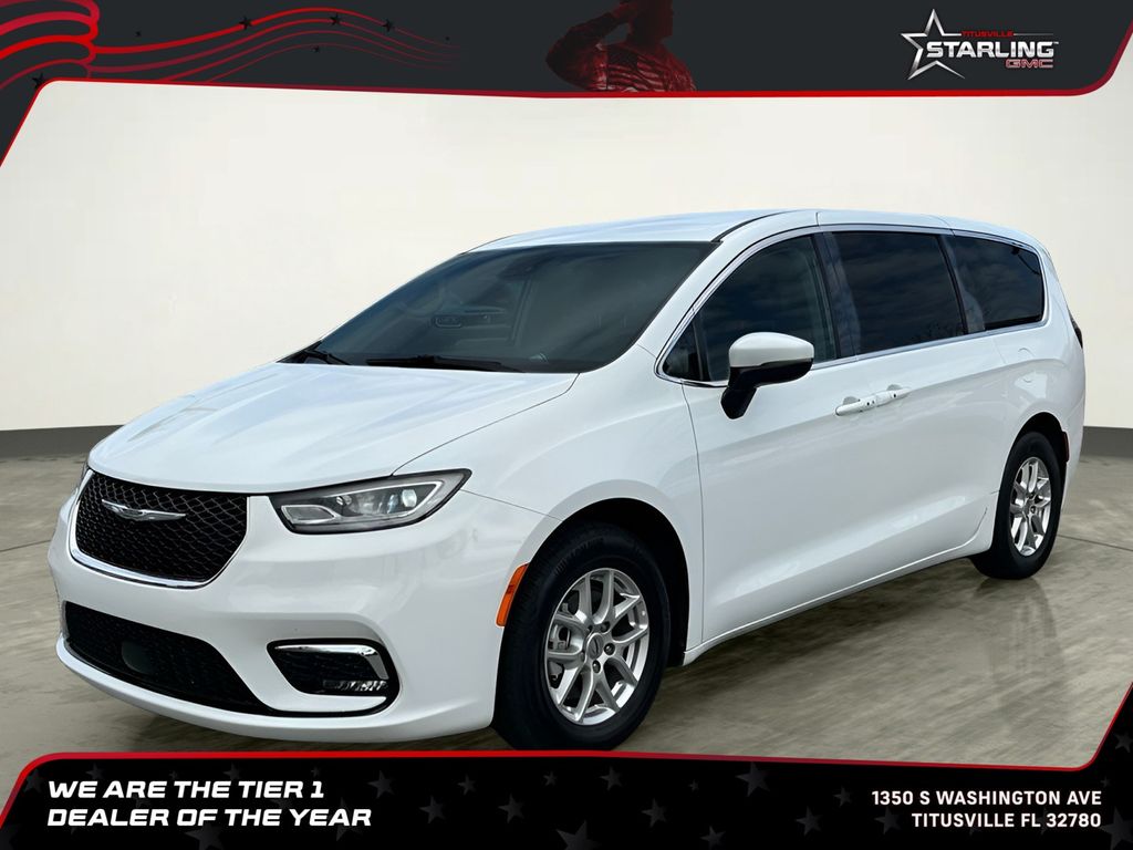 Used 2023 Chrysler Pacifica - photo 1