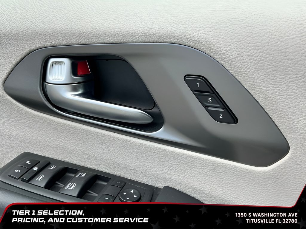 Used 2023 Chrysler Pacifica - photo 24