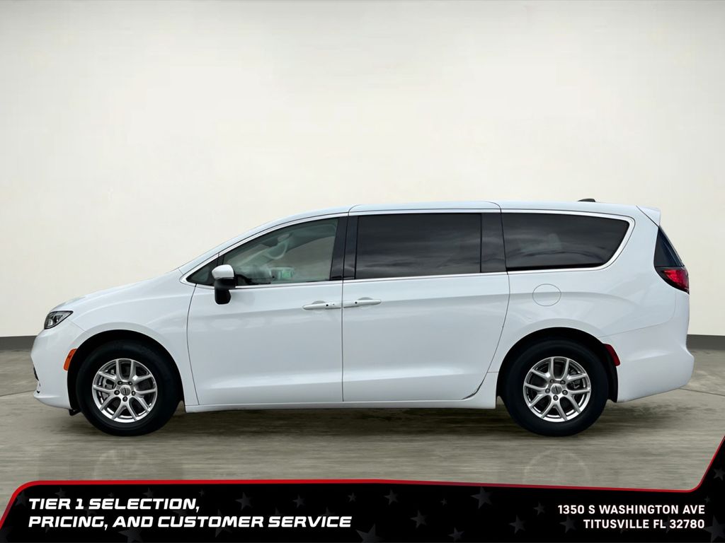 Used 2023 Chrysler Pacifica - photo 5