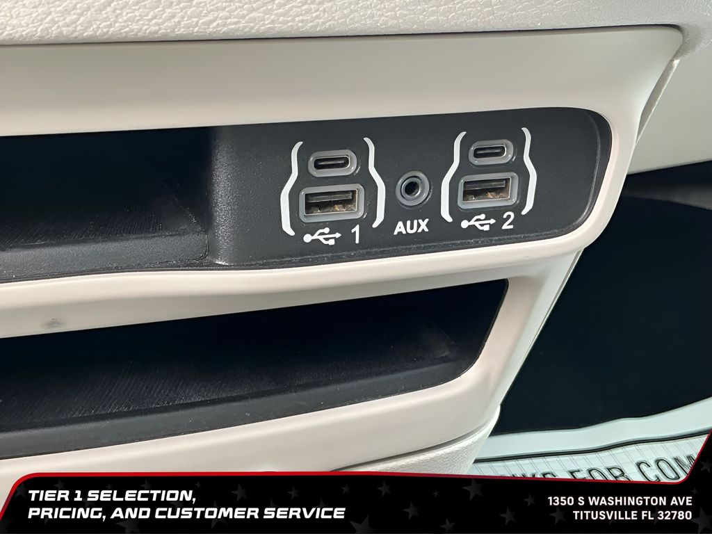 Used 2023 Chrysler Pacifica - photo 39