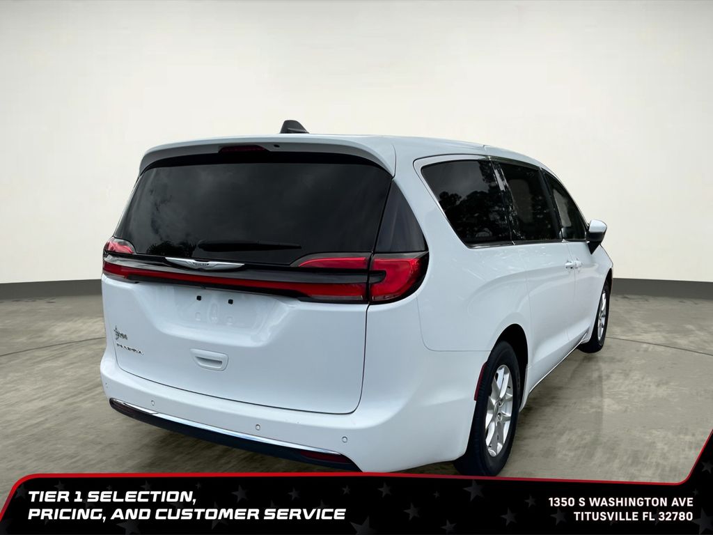 Used 2023 Chrysler Pacifica - photo 9