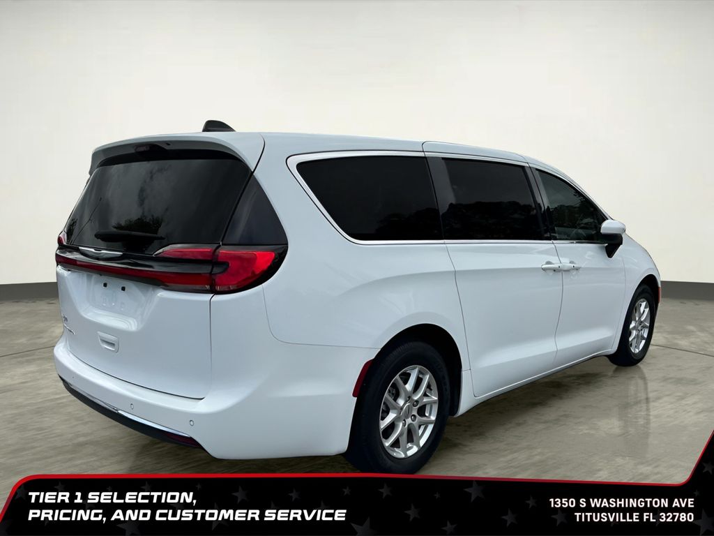 Used 2023 Chrysler Pacifica - photo 10