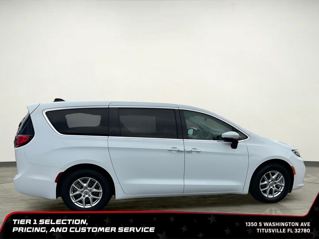 Used 2023 Chrysler Pacifica - photo 11