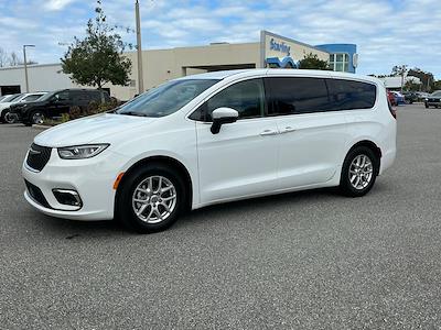 Used 2023 Chrysler Pacifica - photo 1