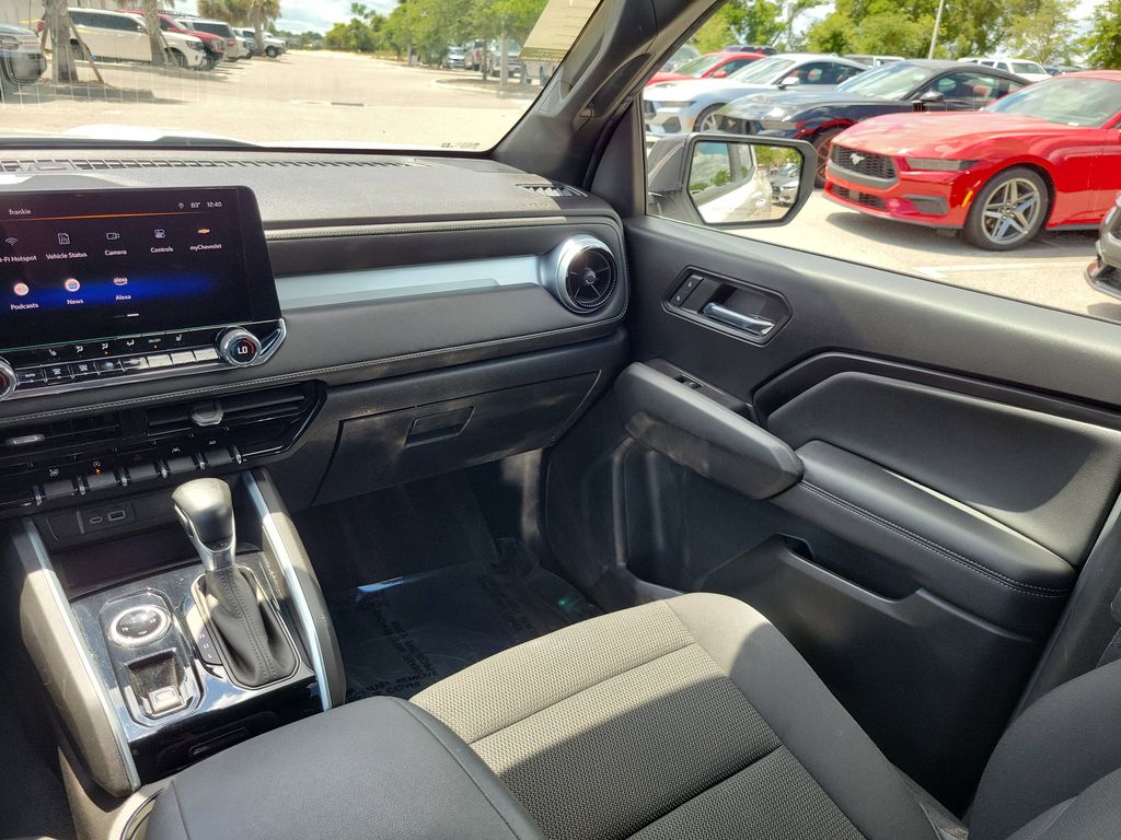 Used 2023 Chevrolet Colorado - photo 2