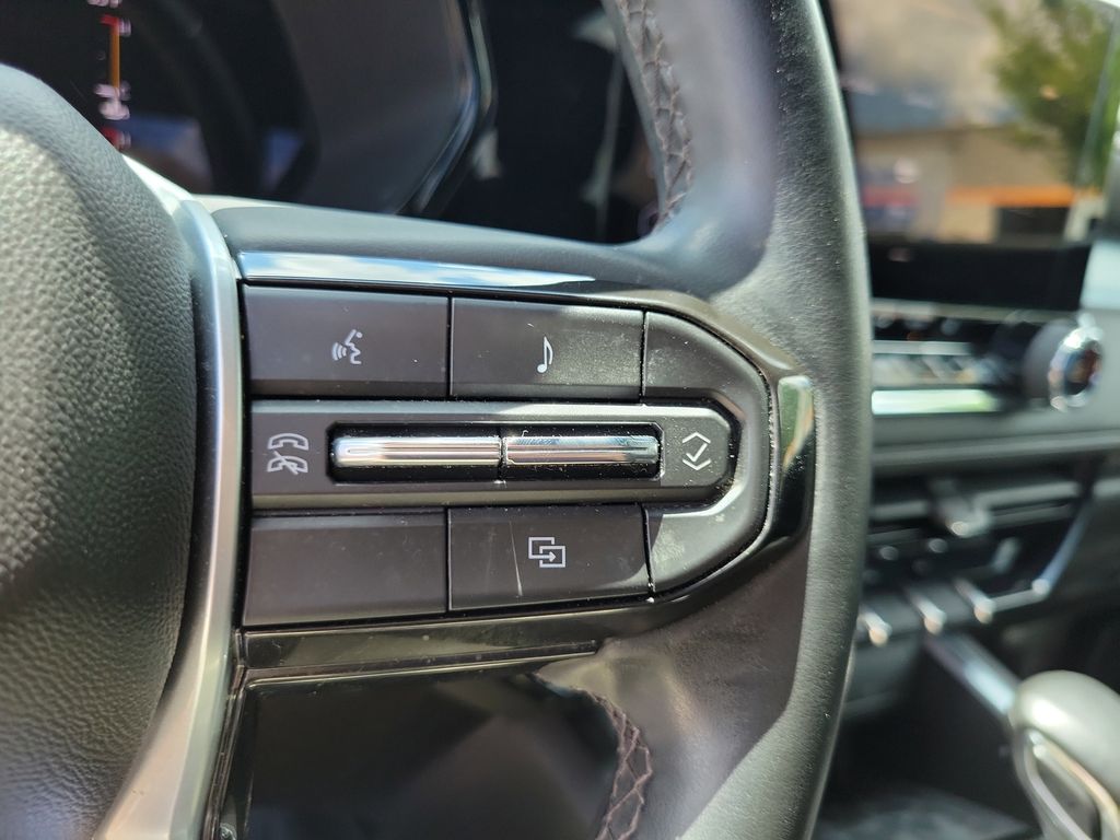 Used 2023 Chevrolet Colorado - photo 11