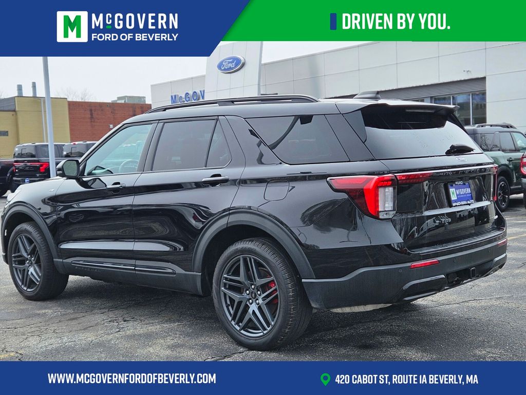 Used 2025 Ford Explorer - photo 2