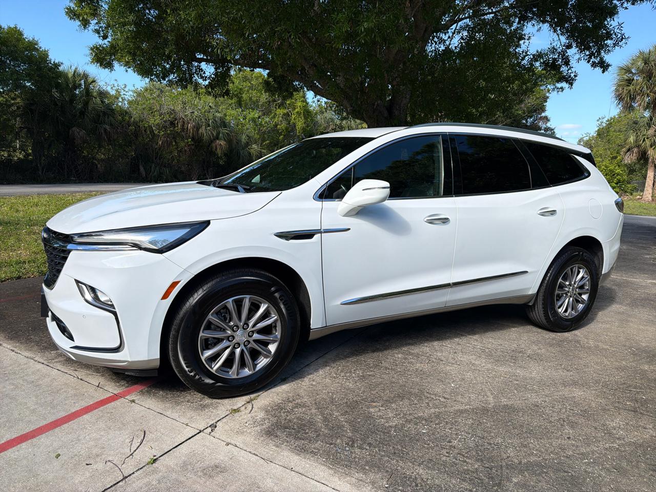 Used 2022 Buick Enclave - photo 2