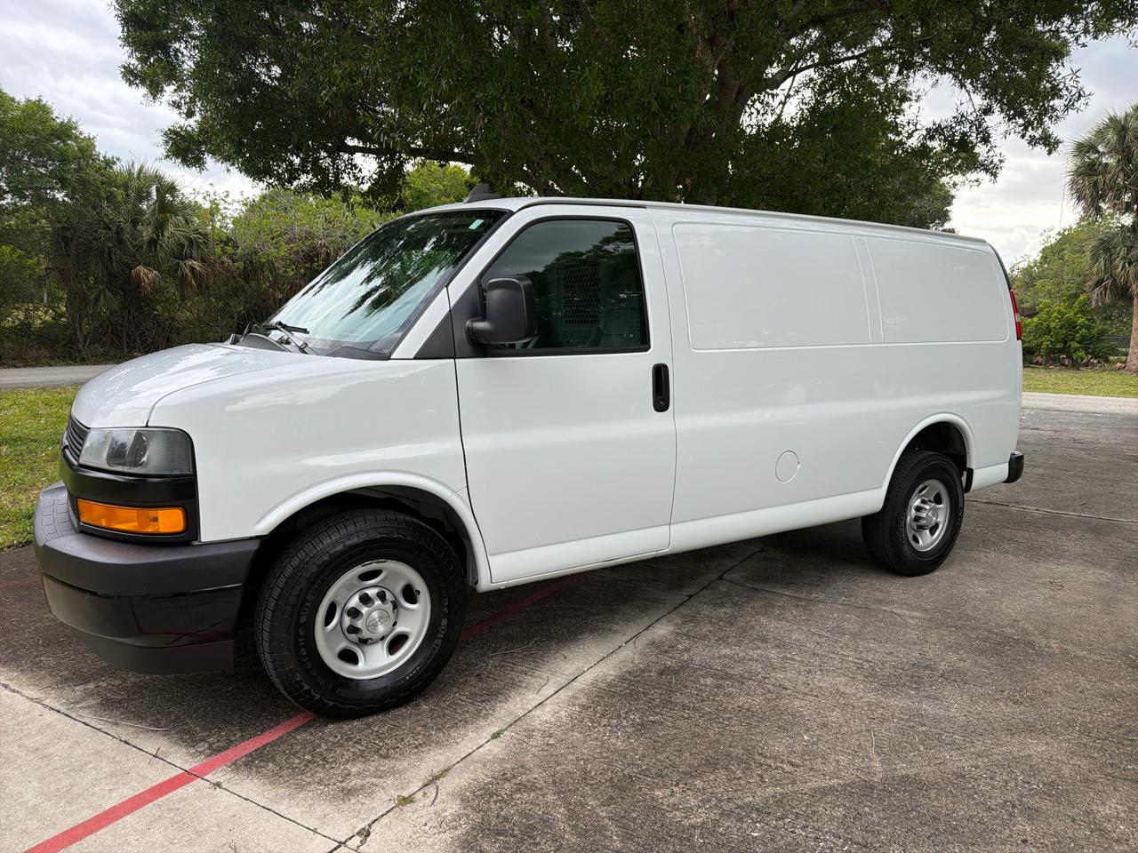 Used 2020 Chevrolet Express 2500 - photo 2